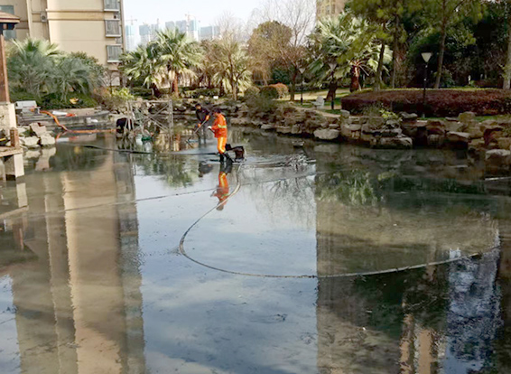 寮步镇景观池淤泥清理