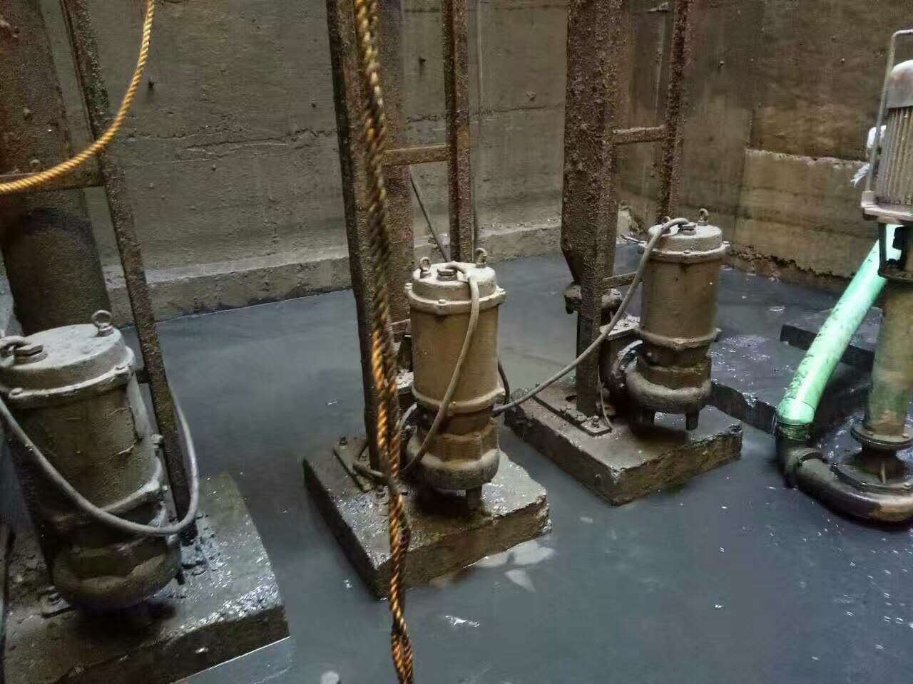 寮步镇污水池清理